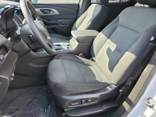 2023 Chevrolet Traverse AWD LT Cloth