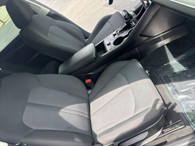 2022 Kia K5 LX