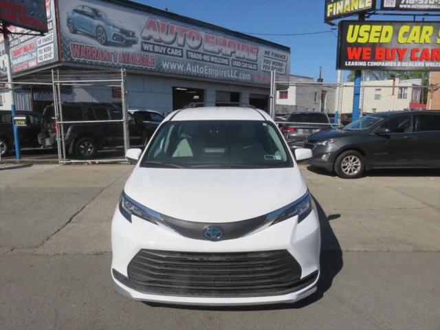 2022 Toyota Sienna LE