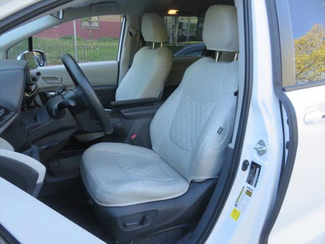 2022 Toyota Sienna LE