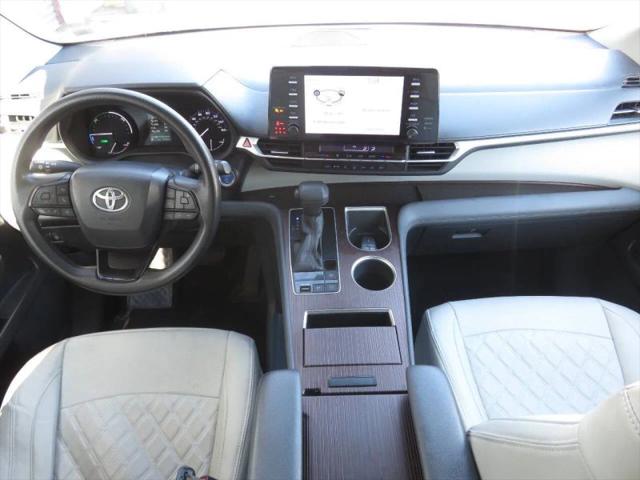 2022 Toyota Sienna LE