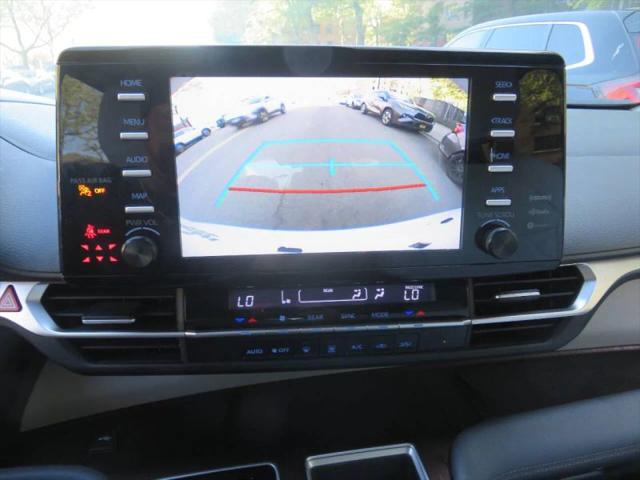 2022 Toyota Sienna LE
