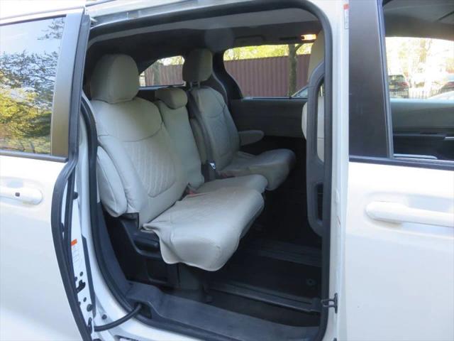 2022 Toyota Sienna LE