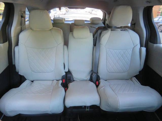 2022 Toyota Sienna LE