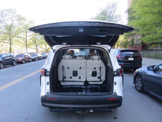 2022 Toyota Sienna LE