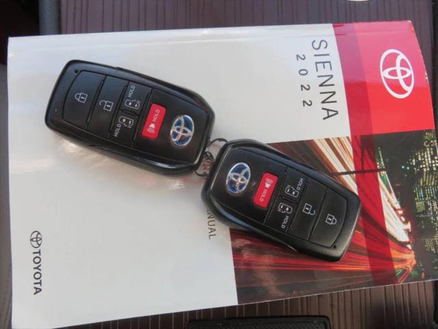 2022 Toyota Sienna LE