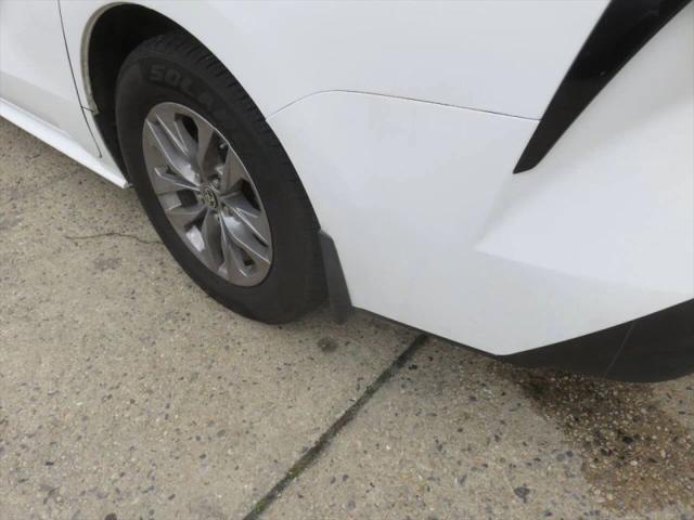 2022 Toyota Sienna LE