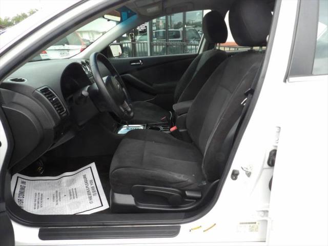 2011 Nissan Altima Base