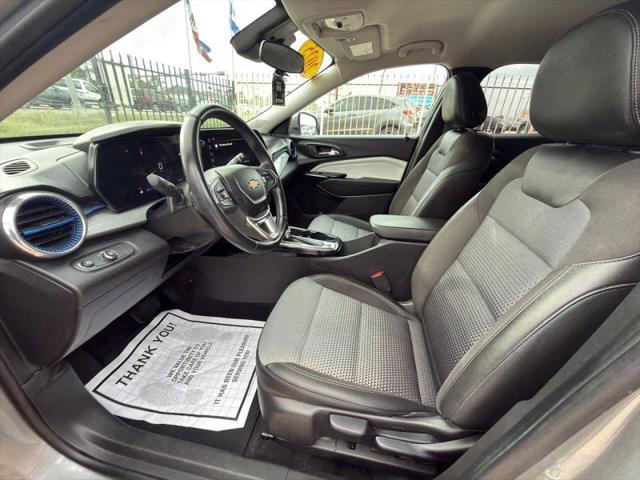 2025 Chevrolet Trax FWD LT
