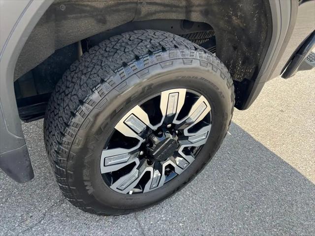 2024 GMC Sierra 2500HD 4WD Crew Cab Standard Bed Denali