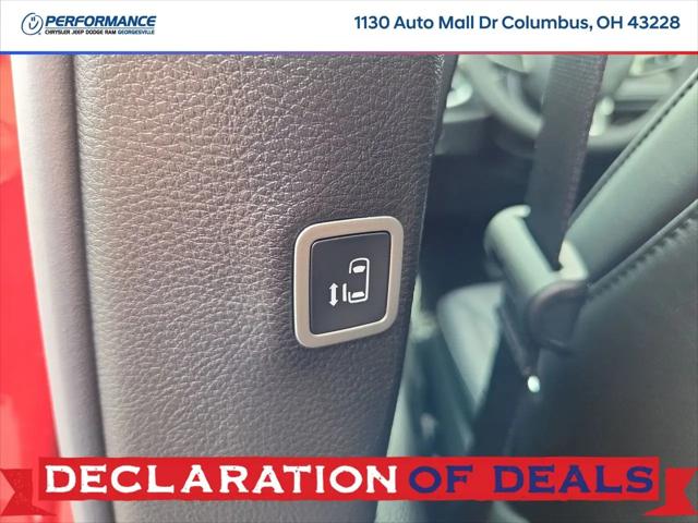 2027 Chrysler Pacifica Select