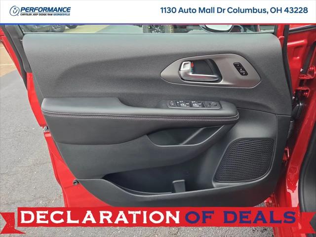 2027 Chrysler Pacifica Select