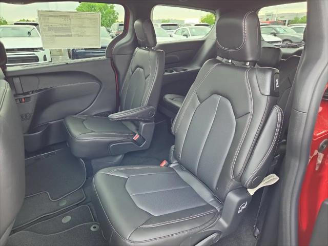 2027 Chrysler Pacifica Select AWD