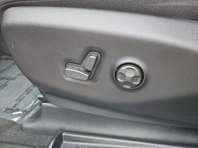 2027 Chrysler Pacifica Select AWD