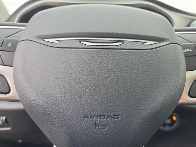 2027 Chrysler Pacifica Select AWD