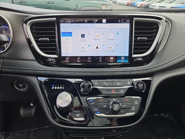 2027 Chrysler Pacifica Select AWD
