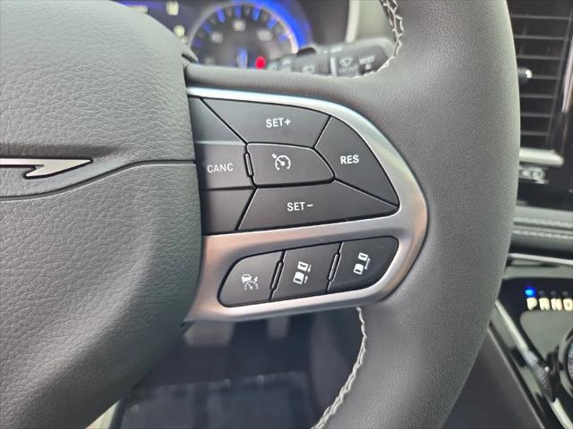 2027 Chrysler Pacifica Select AWD