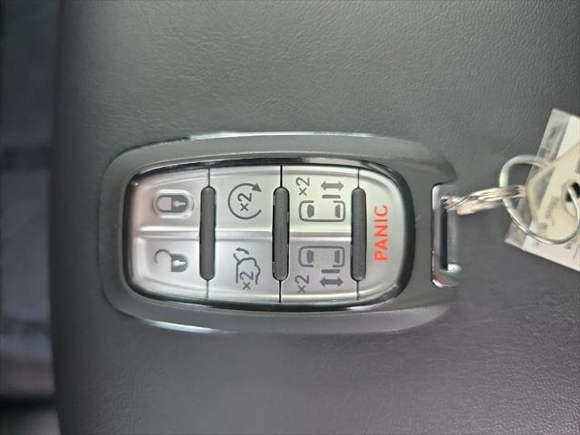 2027 Chrysler Pacifica Select AWD