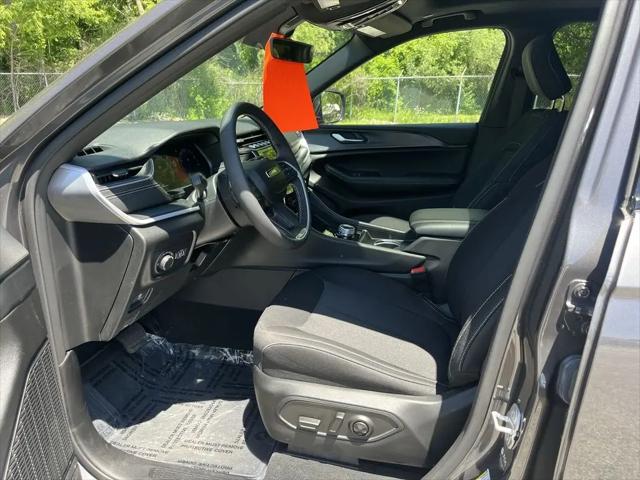 2025 Jeep Grand Cherokee L Laredo X 4x4