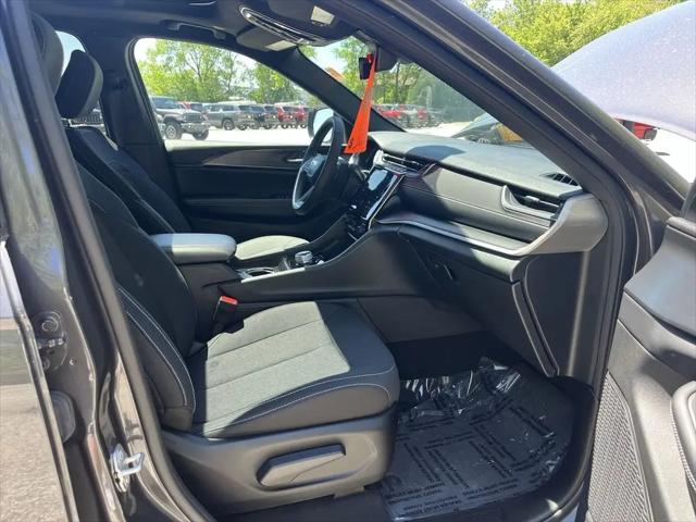 2025 Jeep Grand Cherokee L Laredo X 4x4