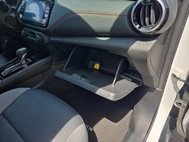 2024 Nissan Kicks SR Xtronic CVT