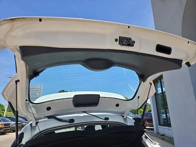 2024 Nissan Kicks SR Xtronic CVT