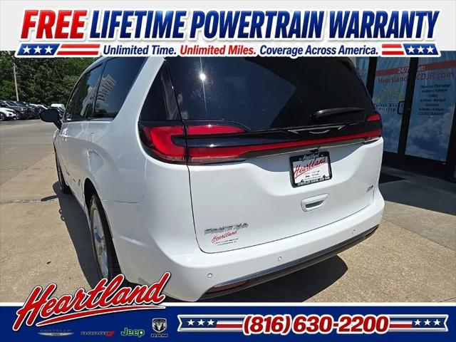 2027 Chrysler Pacifica Select