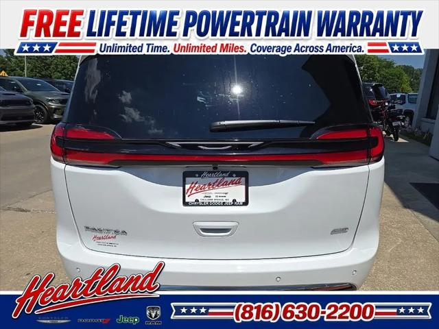 2027 Chrysler Pacifica Select