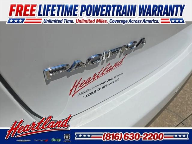 2027 Chrysler Pacifica Select