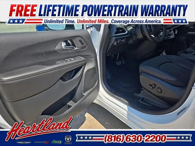 2027 Chrysler Pacifica Select