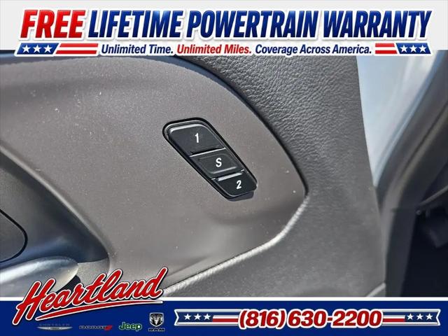 2027 Chrysler Pacifica Select