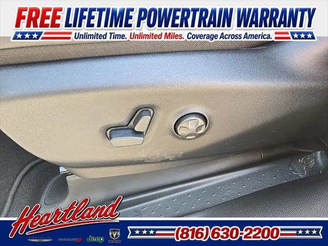 2027 Chrysler Pacifica Select