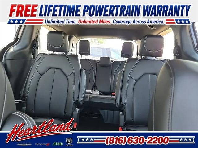 2027 Chrysler Pacifica Select