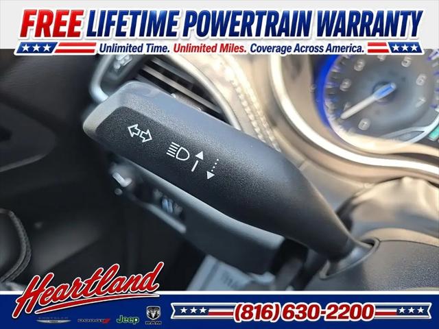 2027 Chrysler Pacifica Select