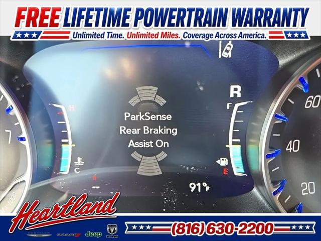 2027 Chrysler Pacifica Select