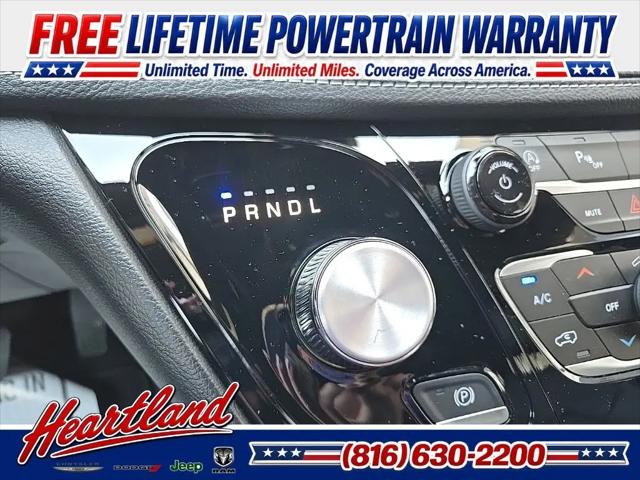 2027 Chrysler Pacifica Select