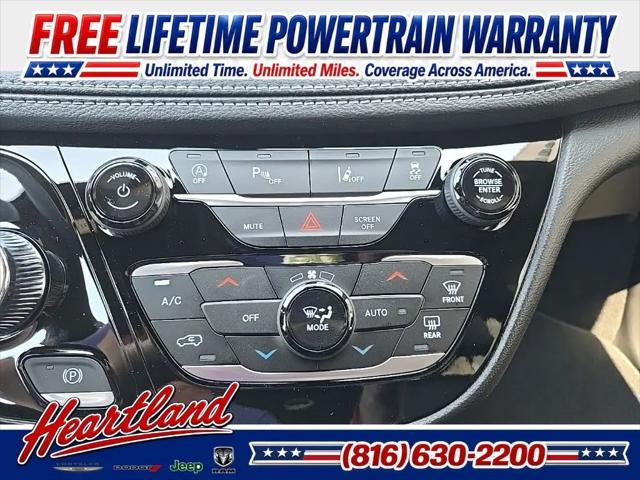 2027 Chrysler Pacifica Select