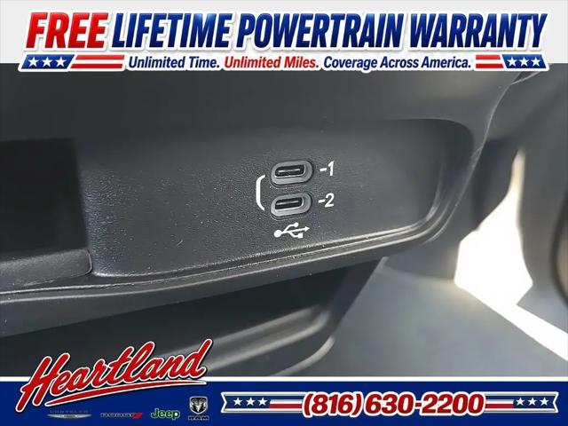 2027 Chrysler Pacifica Select