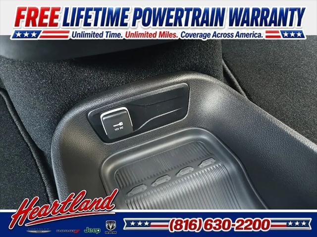 2027 Chrysler Pacifica Select