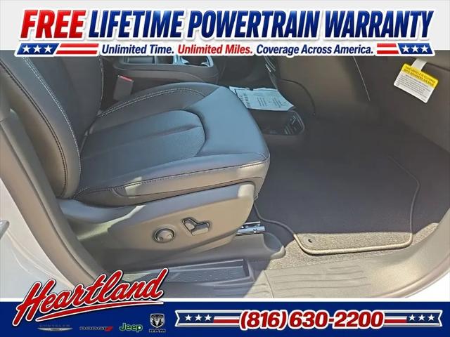 2027 Chrysler Pacifica Select