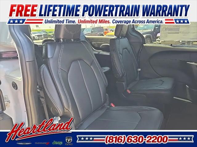 2027 Chrysler Pacifica Select