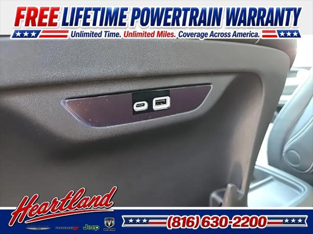 2027 Chrysler Pacifica Select