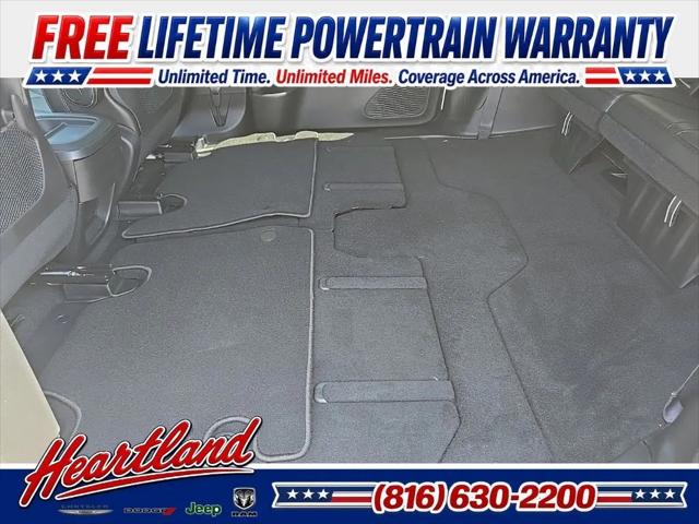 2027 Chrysler Pacifica Select