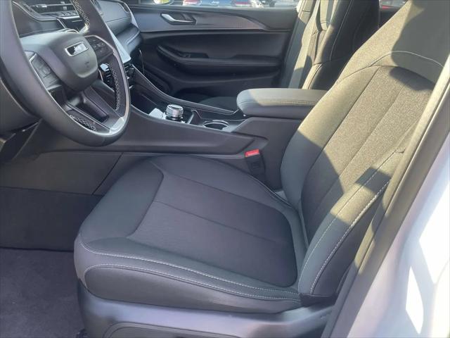 2026 Jeep Grand Cherokee L Laredo 4x2