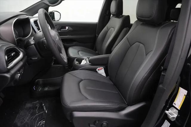 2027 Chrysler Pacifica Select AWD
