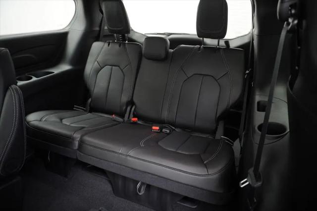 2027 Chrysler Pacifica Select AWD