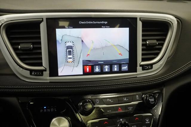 2027 Chrysler Pacifica Select AWD
