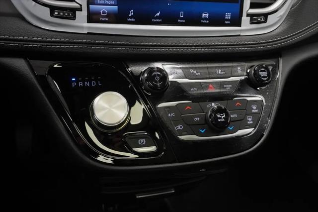 2027 Chrysler Pacifica Select AWD