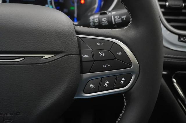 2027 Chrysler Pacifica Select AWD