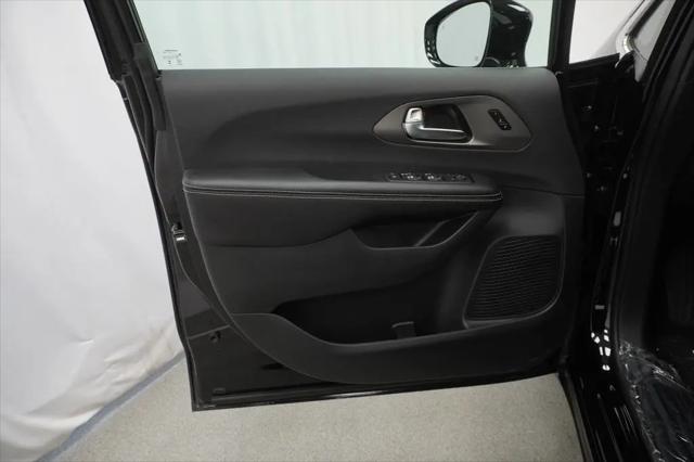 2027 Chrysler Pacifica Select AWD